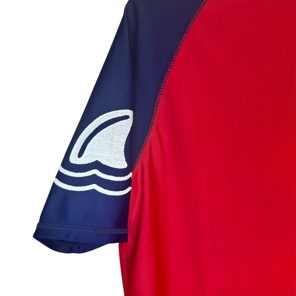 💥OshKosh B’Gosh Boys Swim Rash Guard Top

Good Condition. Smoke free home - Picture 3 of 4